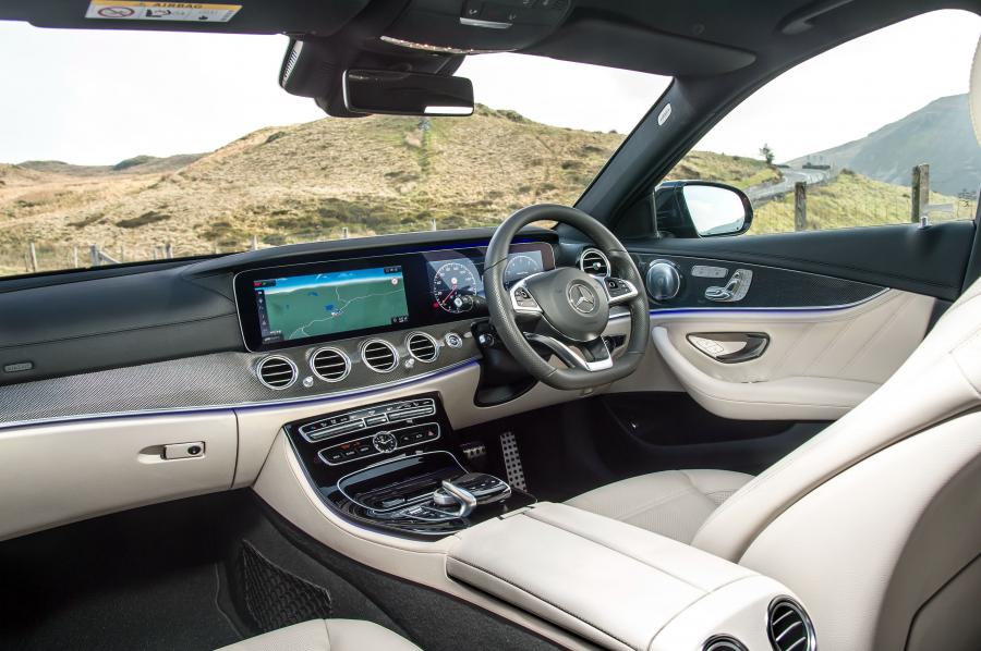 Интерьер Mercedes-AMG E43 4Matic 2016 года  (UK) (фото 14 из 40)